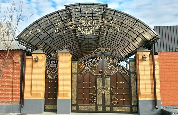 Купить или заказать ворота для дома с навесом - стильные и надежные решения для вашего участка в Великих Луках от 42260 руб | ВоротМастер-Вкл